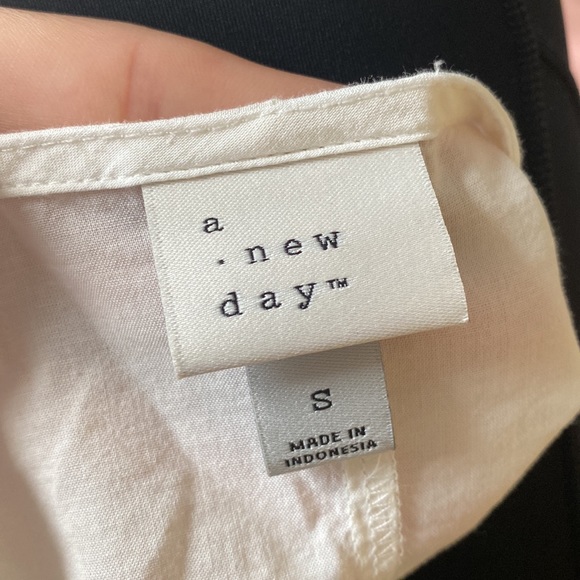 A New Day White Puff Sleeve - Picture 5 of 5